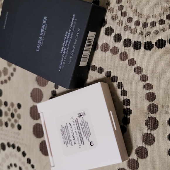 Laura Mercier Real Flawless Luminous Perfecting Pressed Translucent Powder 7g - Picture 5 of 6